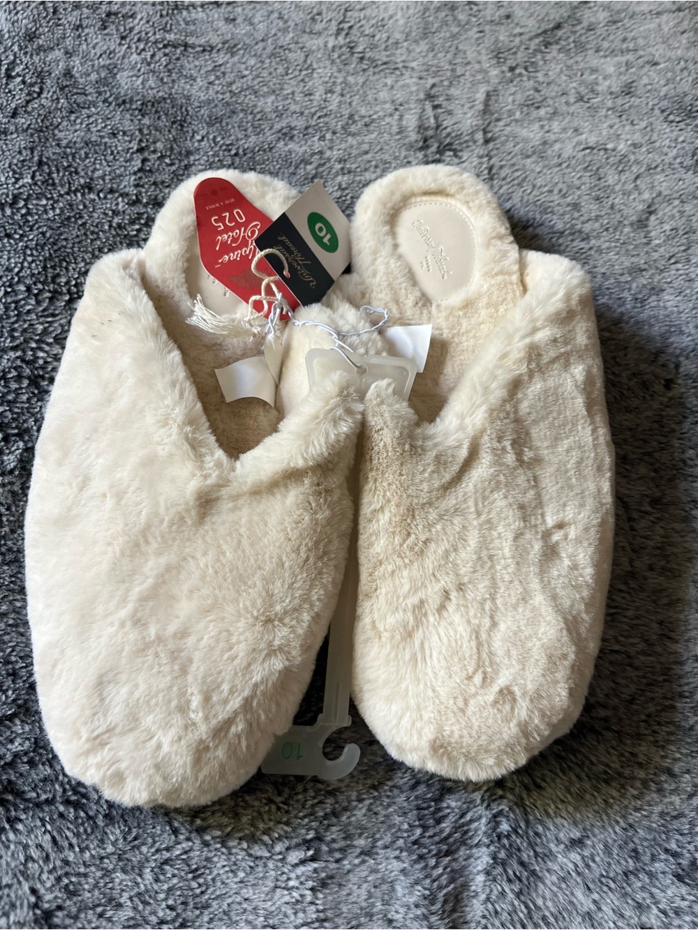 Universal Thread Cream Plush Slip-On Slippers